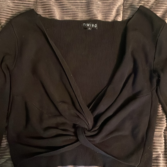 Womens Top. Size Large. Black. - Picture 2 of 4